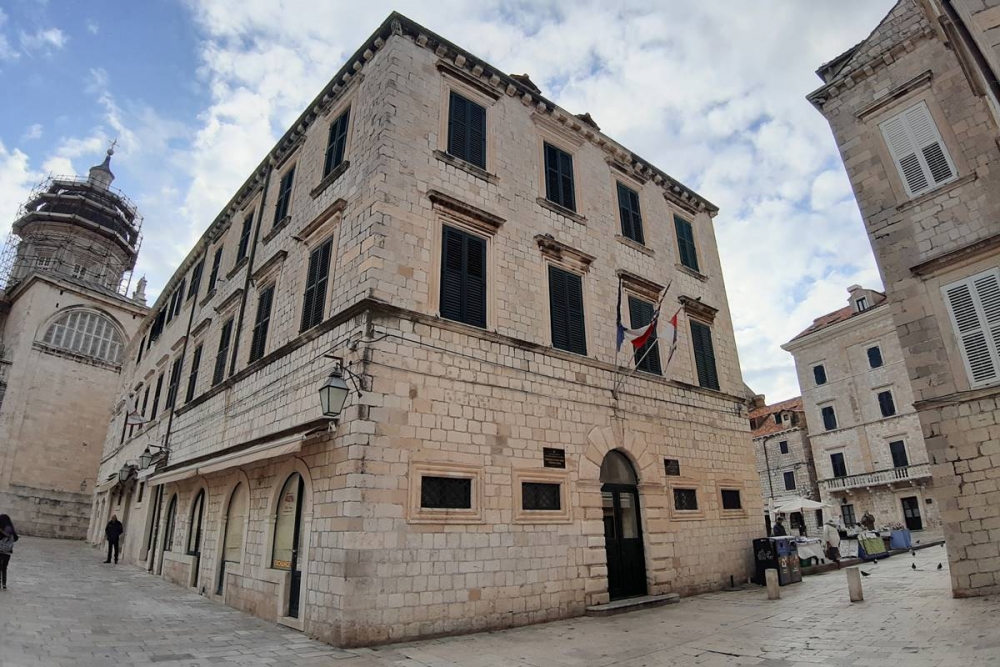 Iz županije zdravstvenim ustanovama dodatnih 2,5 milijuna kuna, zaposlenicima 10 posto manja plaća