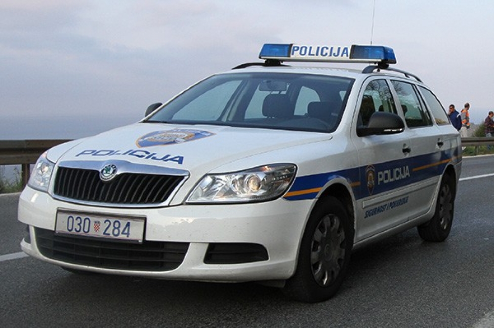 Četiri prometne nesreće s ozlijeđenima, u vozilu dubrovačke obitelji s dvoje djece pronađeno 2,3 kg amfetamina