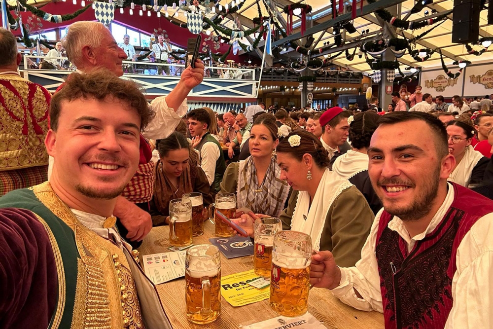 KUD Marko Marojica u M&uuml;nchenu; Ono &scaron;to je nama Sv. Vlaho, to je Bavarcima Oktoberfest